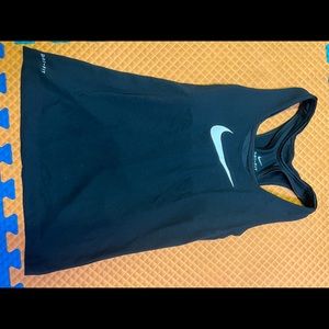 Nike Women’s sleeveless shirt with sports bra
